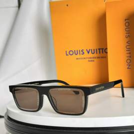 Picture of Louis Vuitton Sunglasses _SKUfw74907718fw